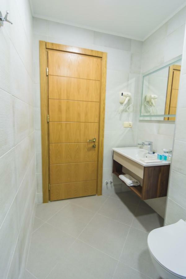 Hotel London Batumi Exterior foto